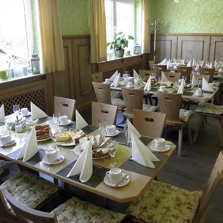 4 Jahreszeiten Mit Restaurant فندق