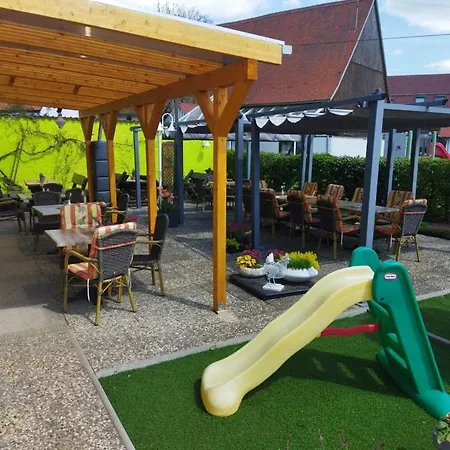 4 Jahreszeiten Mit Restaurant 酒店