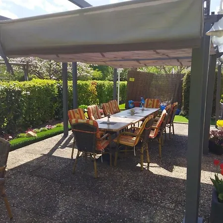4 Jahreszeiten Mit Restaurant ألبشتات