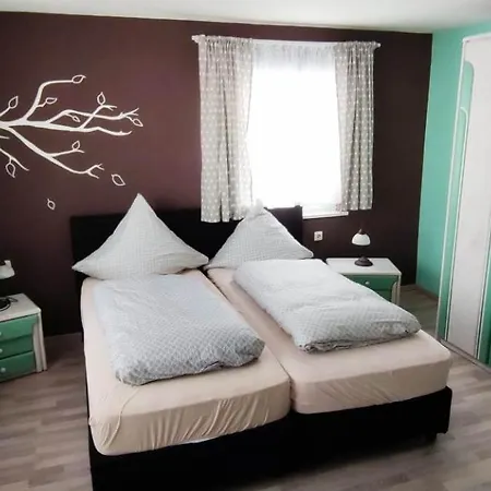 Hotel 4 Jahreszeiten Mit Restaurant 3*