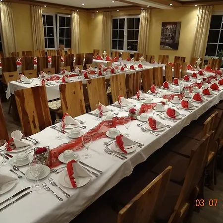 Hotell 4 Jahreszeiten Mit Restaurant 3*