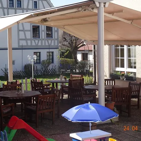 فندق 4 Jahreszeiten Mit Restaurant ألبشتات