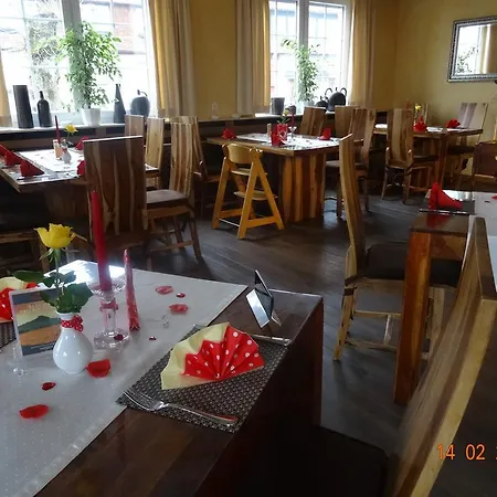 فندق 4 Jahreszeiten Mit Restaurant ألبشتات