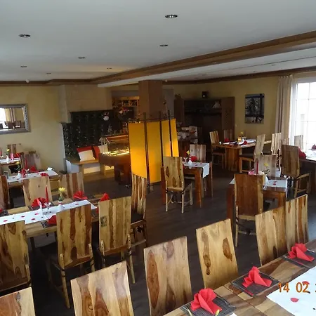 4 Jahreszeiten Mit Restaurant Hotell