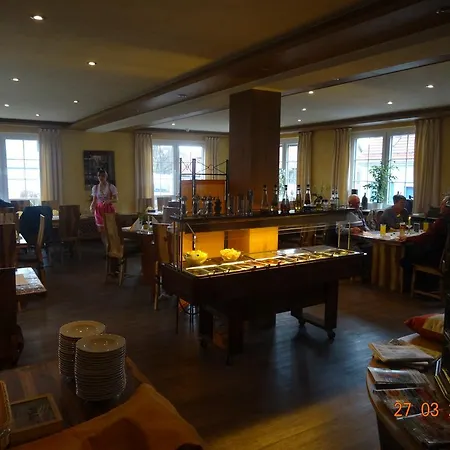 Hotel 4 Jahreszeiten Mit Restaurant 3*