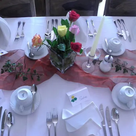 4 Jahreszeiten Mit Restaurant ألبشتات