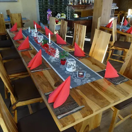 4 Jahreszeiten Mit Restaurant فندق ألبشتات