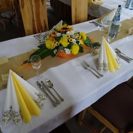 4 Jahreszeiten Mit Restaurant فندق ألبشتات
