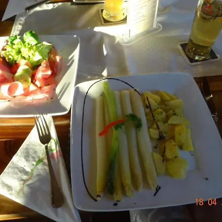 4 Jahreszeiten Mit Restaurant فندق