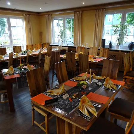 4 Jahreszeiten Mit Restaurant アルプシュタット