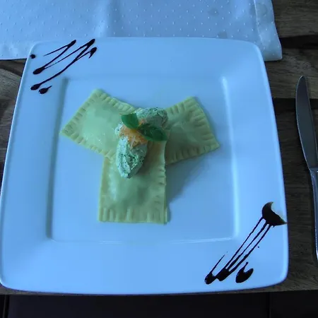 4 Jahreszeiten Mit Restaurant ألبشتات