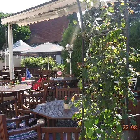 فندق 4 Jahreszeiten Mit Restaurant ألبشتات